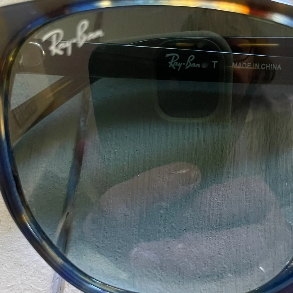 Ray-Ban Tortoise Sunglasses with Brown Case - Picture 2 of 6